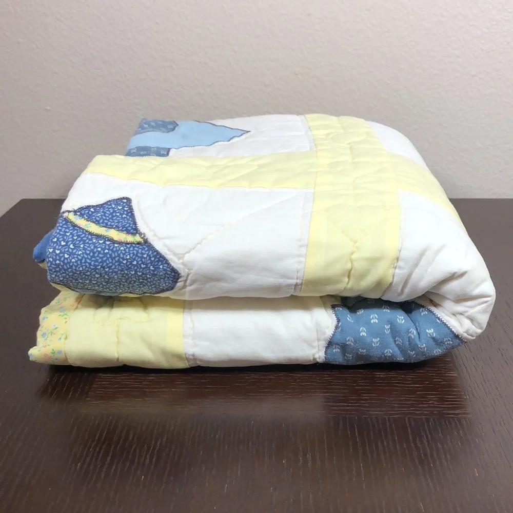 Vintage Grandma Hand‎ Made Patchwork Sunbonnet Sue & Overall Sam Cute Crib Quilt